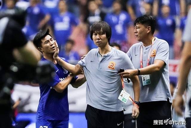 李铁又一罪证？涉嫌操控武汉长江非法买卖外汇<strong></p>
<p>外汇工资</strong>，毁掉本土主帅声誉