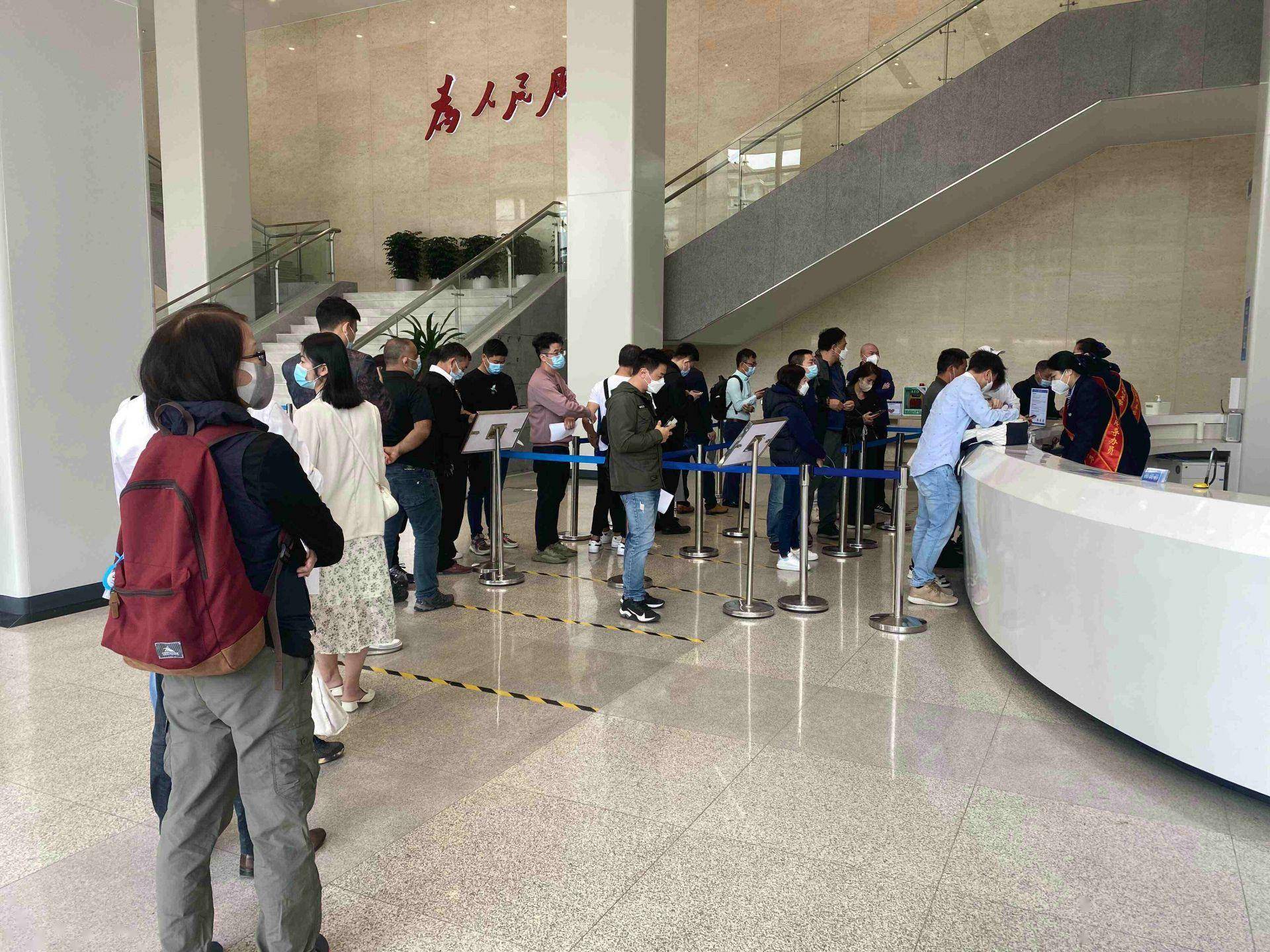 香港换内地驾驶证业务迎来高峰<strong></p>
<p>换外汇 预约</strong>，交警提醒提前预约备齐资料节省时间