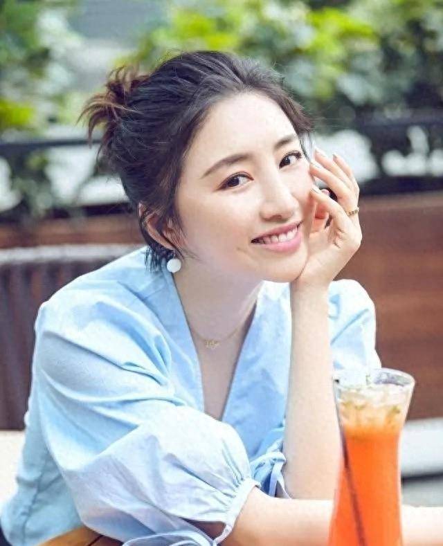 艺术体操女神周捷：嫁1米58奥运五金王邹凯<strong></p>
<p>外汇捷凯</strong>，儿女双全，生活幸