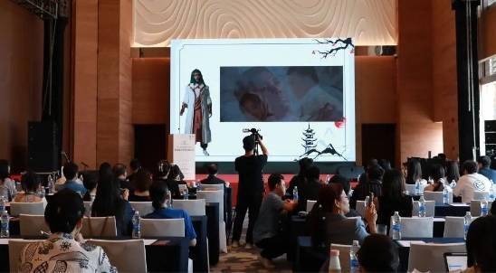 穿越次元<strong></p>
<p>龙网</strong>，网龙虚拟数字IP“雪域任运”惊艳亮相金鸡音乐盛典