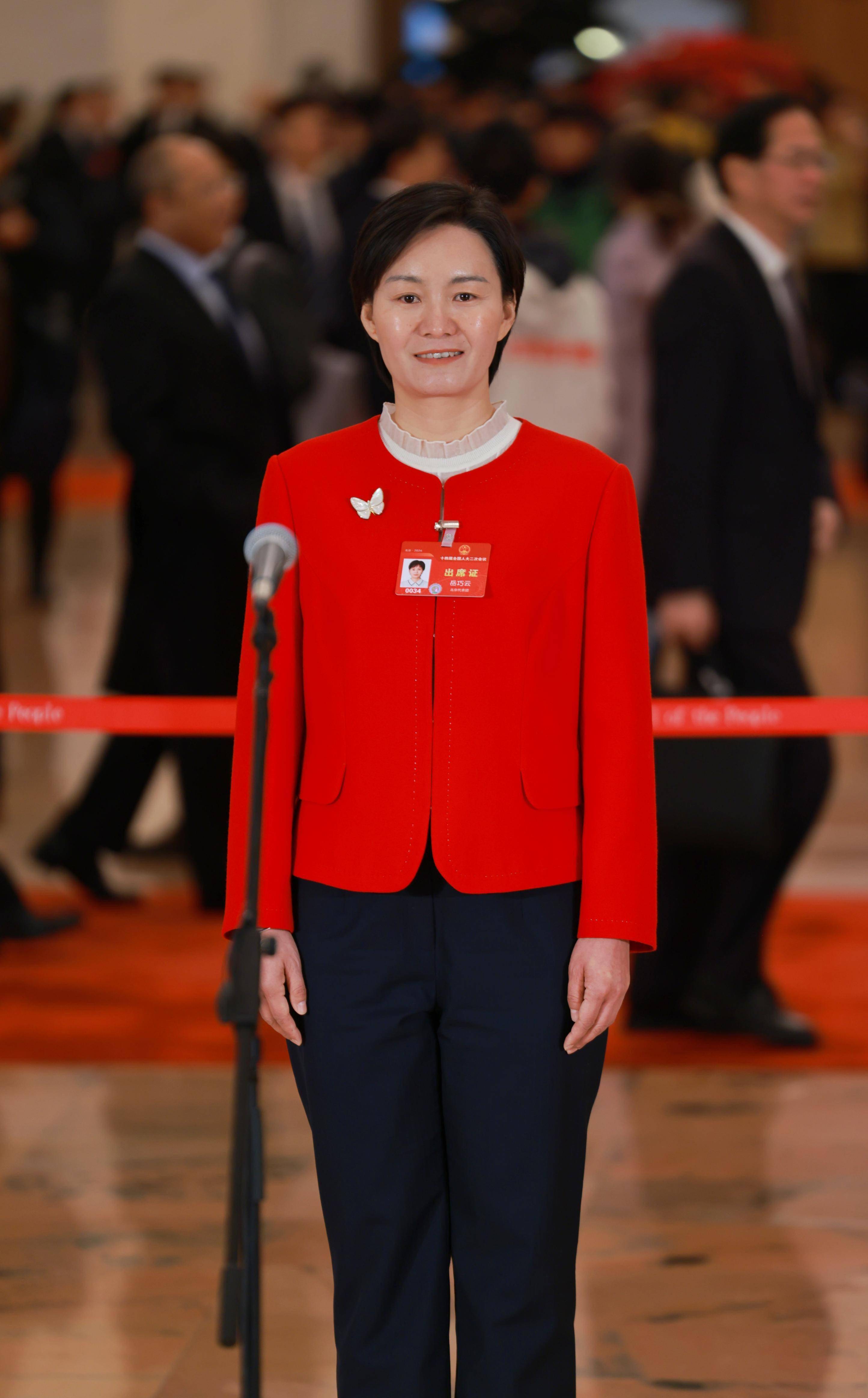 北京团代表亮相代表通道<strong></p>
<p>桃子</strong>，岳巧云：桃子+科技，开辟致富新路