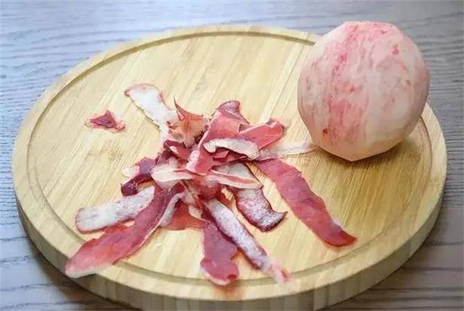 桃子皮能吃吗<strong></p>
<p>桃子</strong>？吃桃子到底该不该削皮？