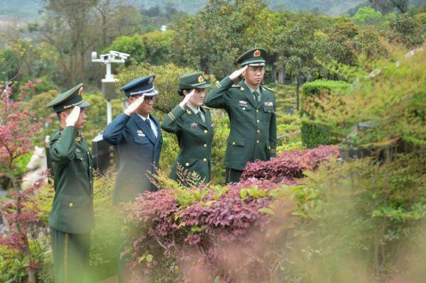 清明祭英烈 | 武警重庆总队官兵深切缅怀康波烈士