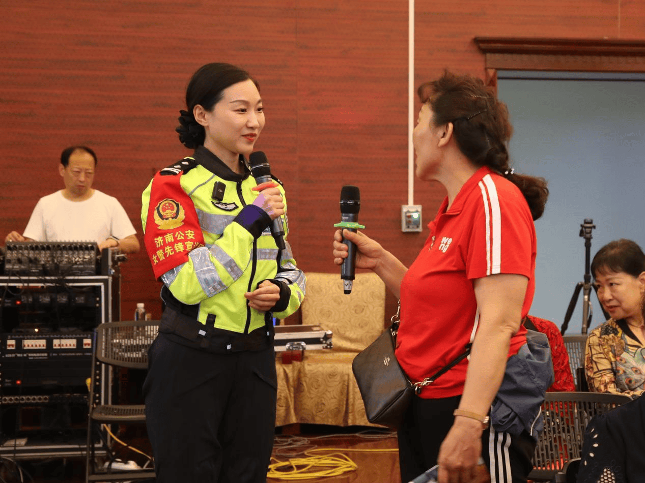 山东济南：“银龄”安行<strong></p>
<p>安银</strong>，共筑幸福家庭