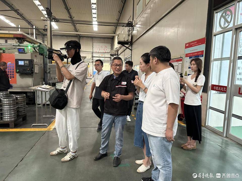 “E起兴聊·网眼看民生”聚焦轴承产业链<strong></p>
<p>E网</strong>，解读“旋转密码”