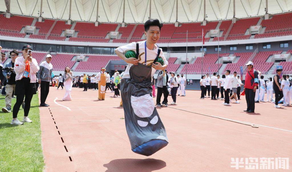“e起运动绽风采”<strong></p>
<p>E网</strong>！第一届青岛互联网行业运动会开幕