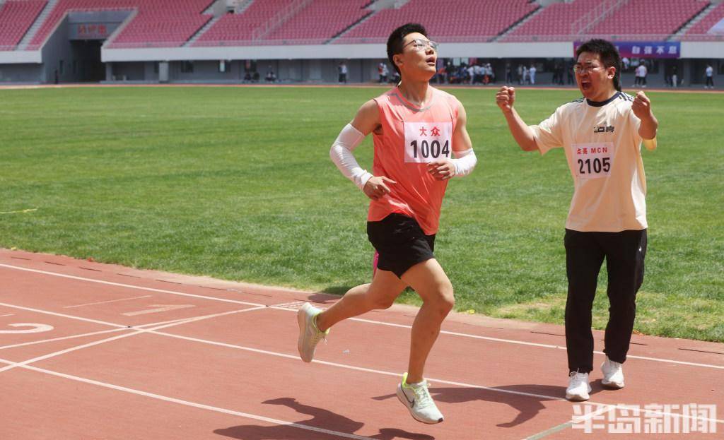 “e起运动绽风采”<strong></p>
<p>E网</strong>！第一届青岛互联网行业运动会开幕
