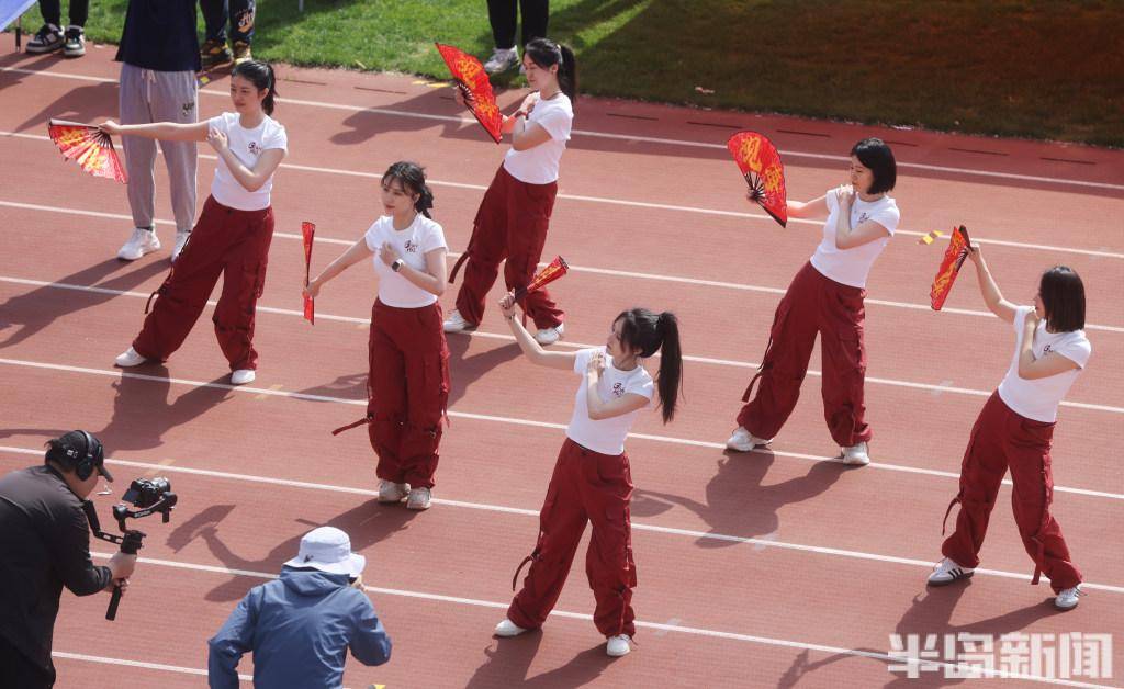“e起运动绽风采”<strong></p>
<p>E网</strong>！第一届青岛互联网行业运动会开幕