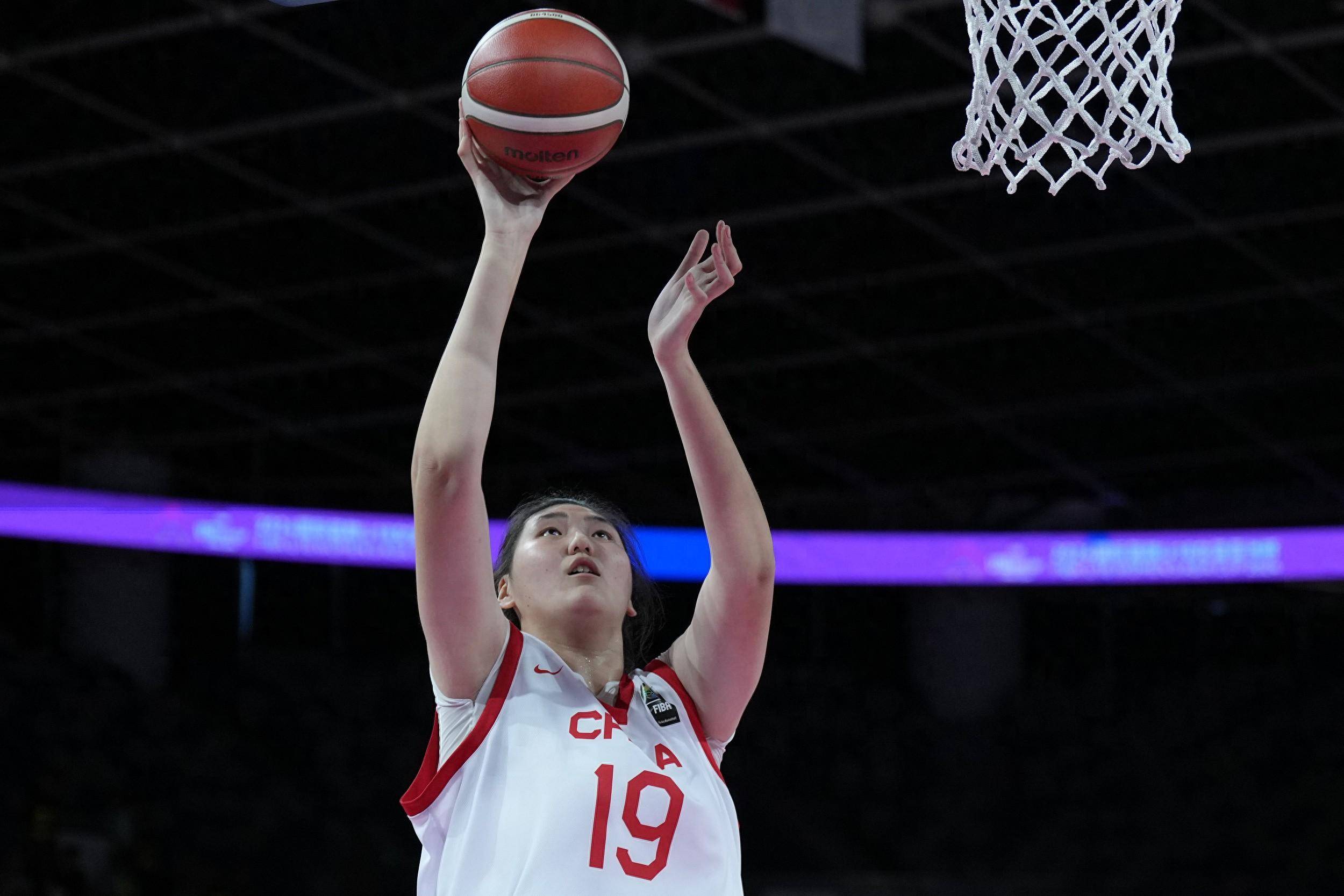 中国U18女篮闯进亚洲杯决赛<strong></p>
<p>U米</strong>，2.24米中锋张子宇砍下34分