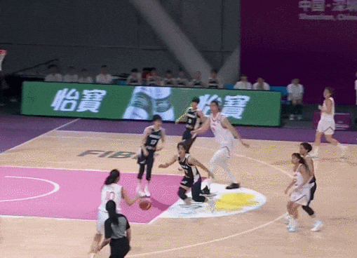 中国U18女篮闯进亚洲杯决赛<strong></p>
<p>U米</strong>，2.24米中锋张子宇砍下34分