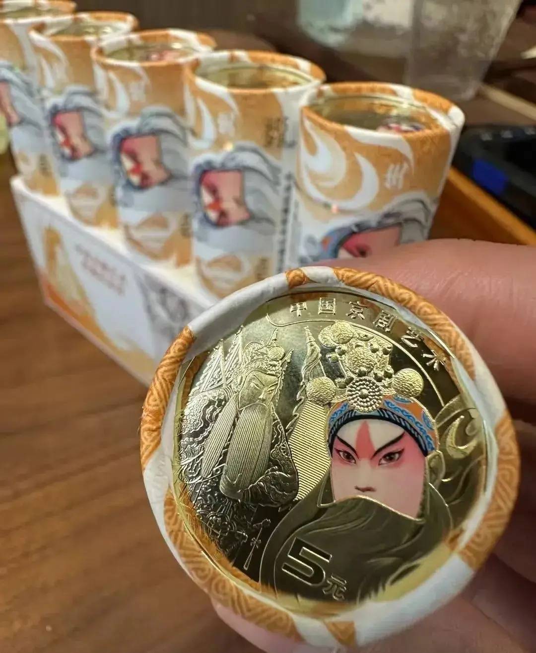 东北虎纪念币为何走低呢<strong></p>
<p>币虎</strong>？众说纷纭