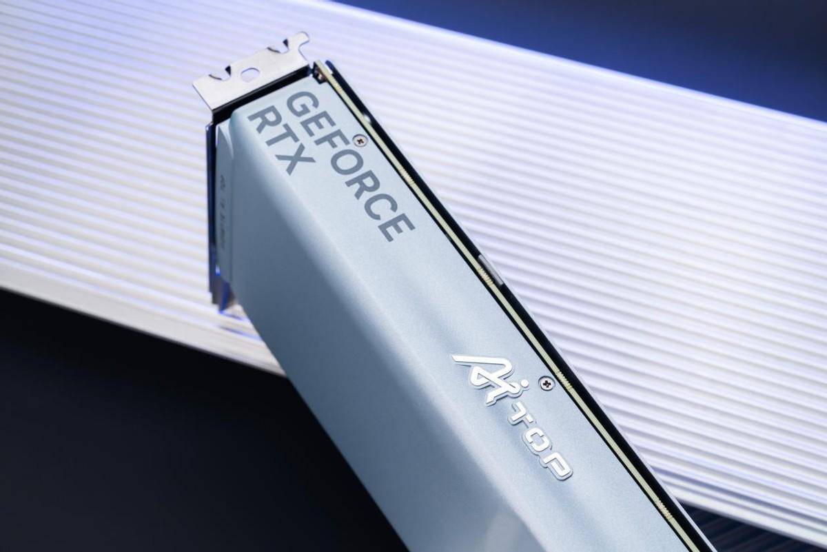 一看就是高级货<strong></p>
<p>Coinsuper</strong>，涡轮散热版RTX 4070 Ti SUPER测评
