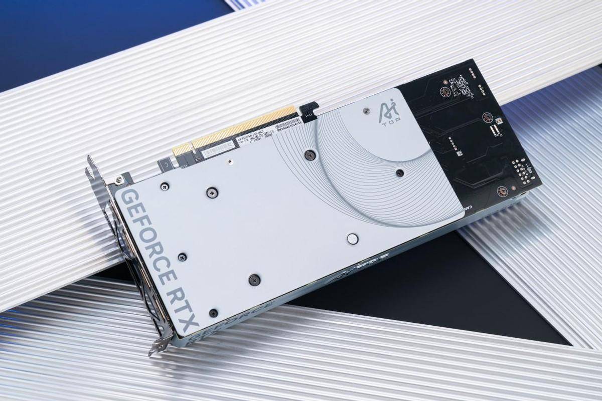 一看就是高级货<strong></p>
<p>Coinsuper</strong>，涡轮散热版RTX 4070 Ti SUPER测评