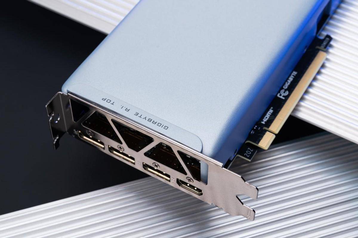 一看就是高级货<strong></p>
<p>Coinsuper</strong>，涡轮散热版RTX 4070 Ti SUPER测评
