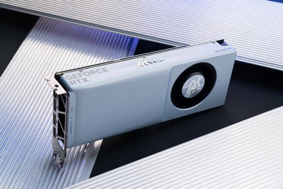 一看就是高级货<strong></p>
<p>Coinsuper</strong>，涡轮散热版RTX 4070 Ti SUPER测评