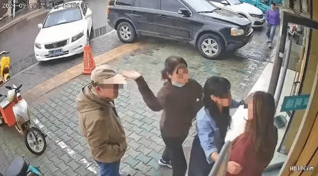 公职夫妻因挪车将女子打骨折<strong></p>
<p>ACX</strong>，想40万私了？通报来了