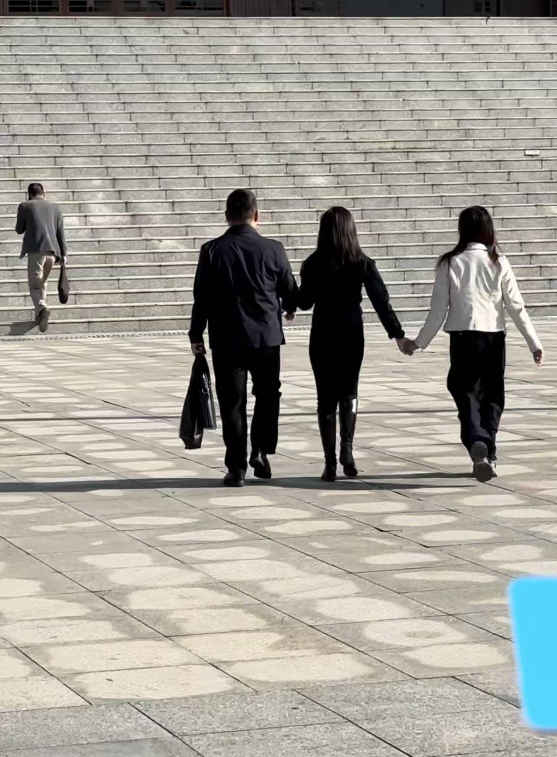 死刑！余华英拐卖儿童案重审宣判<strong></p>
<p>ACX</strong>，其当庭表示上诉