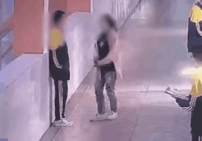 还记得武汉那位被母亲扇耳光<strong></p>
<p>ACX</strong>，跳楼坠亡的14岁男生吗？他的妈妈也离开人世了……