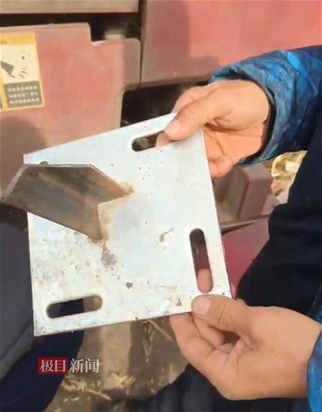哈尔滨多处玉米地出现尖锐角铁<strong></p>
<p>BBC</strong>，多台农机被扎胎，警方介入