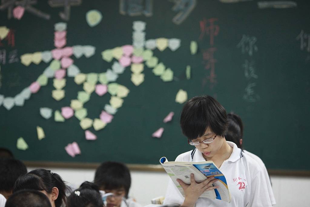 高中生上自习课抬头算违纪<strong></p>
<p>BBC</strong>？别把学生当学习机器