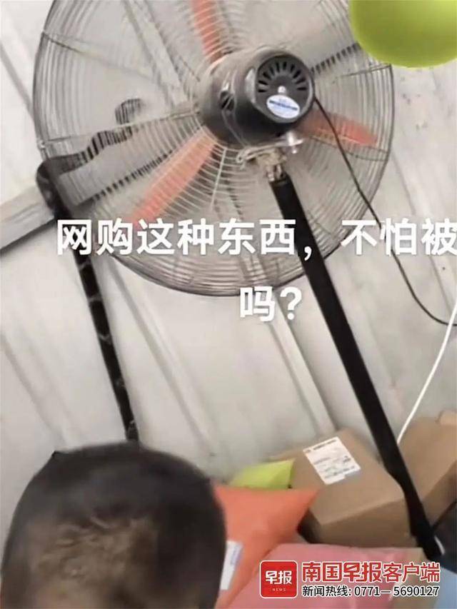 吓人<strong></p>
<p>坚果</strong>！广西一快递网点的包裹里钻出一条蛇！快递公司回应