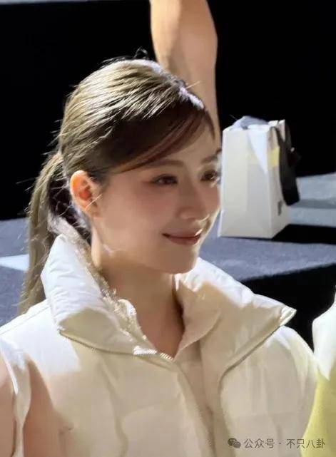 前几年还被嘲长得土<strong></p>
<p>坚果</strong>，如今逆袭成大美女了？！