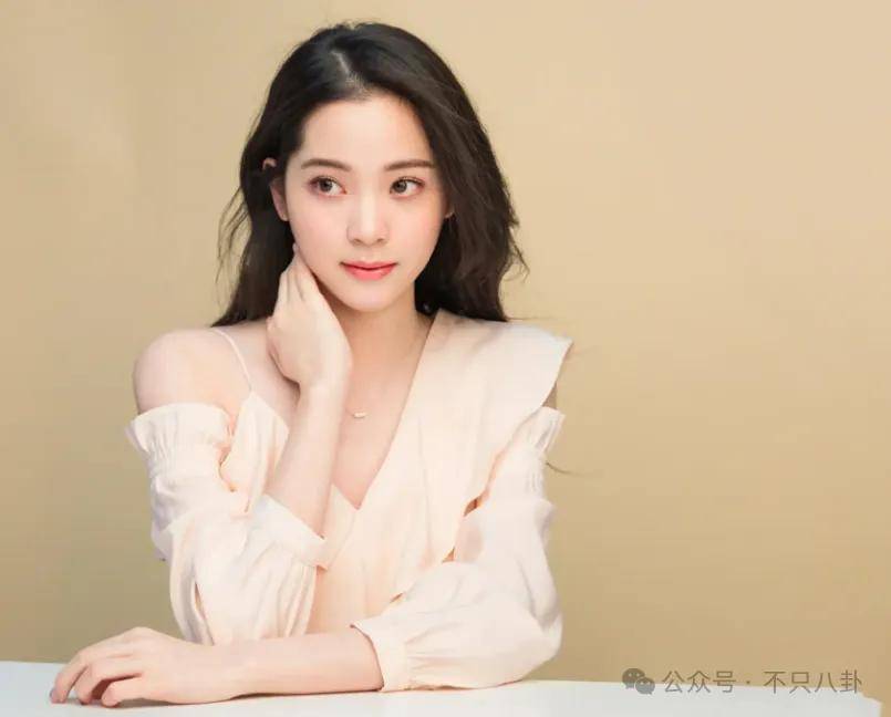 前几年还被嘲长得土<strong></p>
<p>坚果</strong>，如今逆袭成大美女了？！