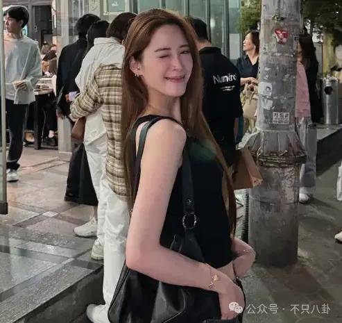 前几年还被嘲长得土<strong></p>
<p>坚果</strong>，如今逆袭成大美女了？！