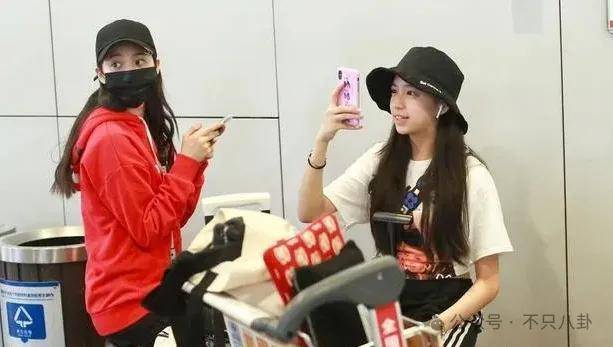 前几年还被嘲长得土<strong></p>
<p>坚果</strong>，如今逆袭成大美女了？！
