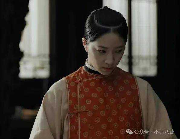 前几年还被嘲长得土<strong></p>
<p>坚果</strong>，如今逆袭成大美女了？！