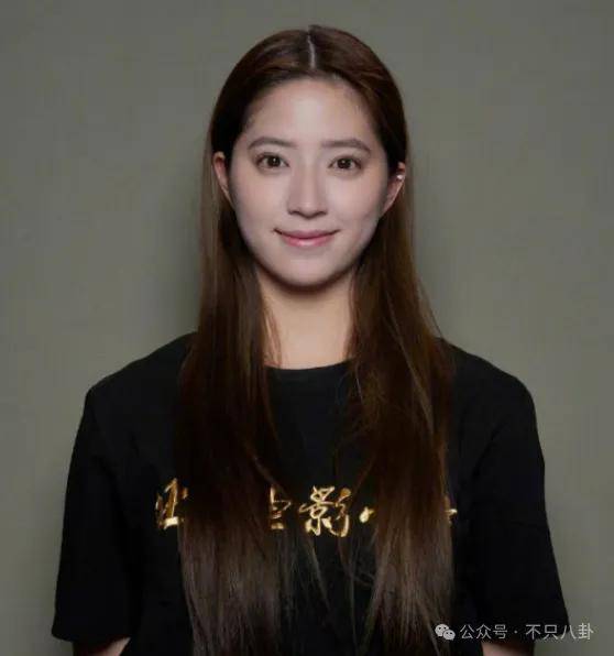 前几年还被嘲长得土<strong></p>
<p>坚果</strong>，如今逆袭成大美女了？！