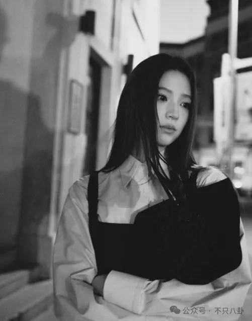 前几年还被嘲长得土<strong></p>
<p>坚果</strong>，如今逆袭成大美女了？！