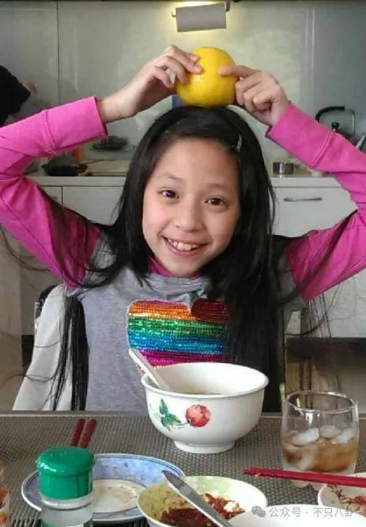 前几年还被嘲长得土<strong></p>
<p>坚果</strong>，如今逆袭成大美女了？！