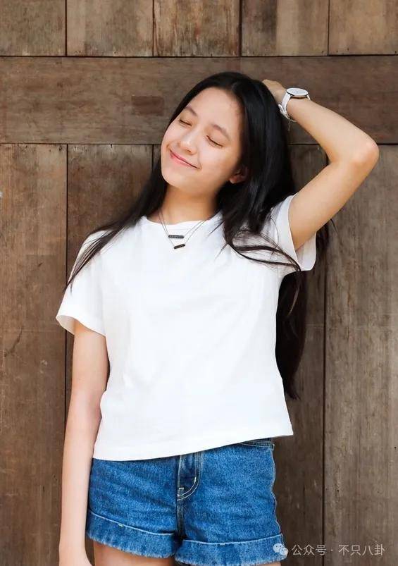 前几年还被嘲长得土<strong></p>
<p>坚果</strong>，如今逆袭成大美女了？！