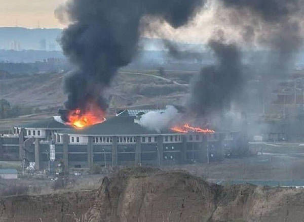 车臣一军校遭无人机袭击<strong></p>
<p>坚果</strong>，俄媒：俄乌冲突以来首次