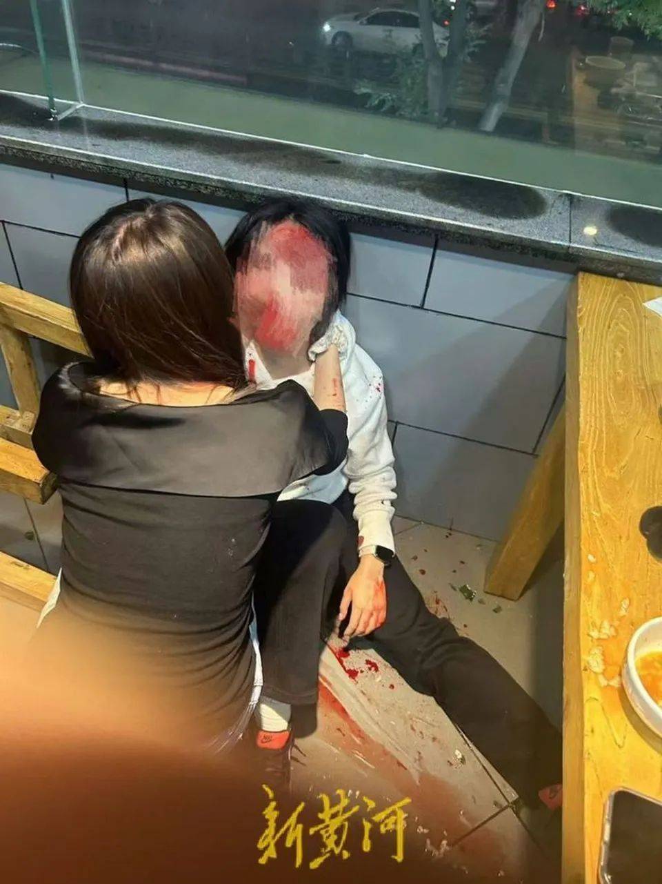 河北保定高中女生就餐时拒绝搭讪被围殴<strong></p>
<p>BitMart</strong>？多方回应