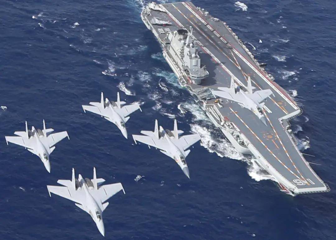 中国首个双航母战斗群横空出世<strong></p>
<p>币蓝</strong>！歼-15B/D居然悄悄装备这么多了？
