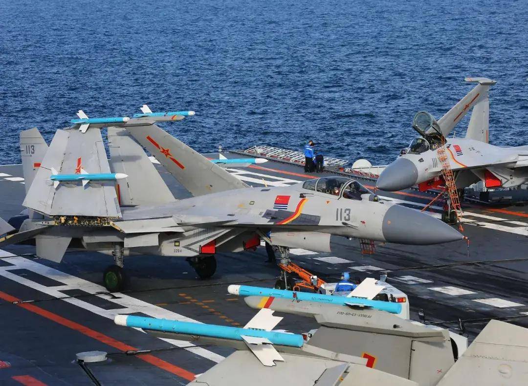 中国首个双航母战斗群横空出世<strong></p>
<p>币蓝</strong>！歼-15B/D居然悄悄装备这么多了？
