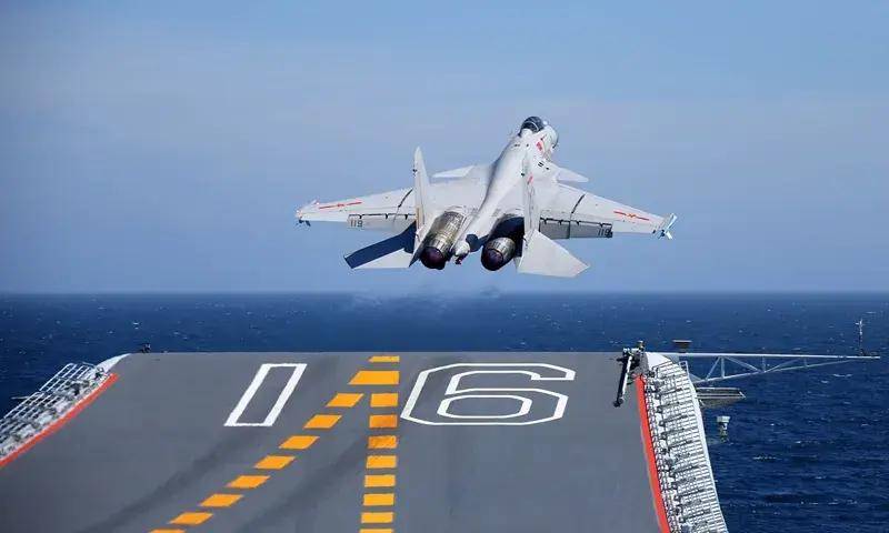 中国首个双航母战斗群横空出世<strong></p>
<p>币蓝</strong>！歼-15B/D居然悄悄装备这么多了？