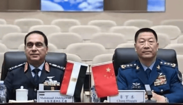 来抢歼35的“饭碗”？苏57隐身战机降落太原<strong></p>
<p>币蓝</strong>，3款隐身机航展同框