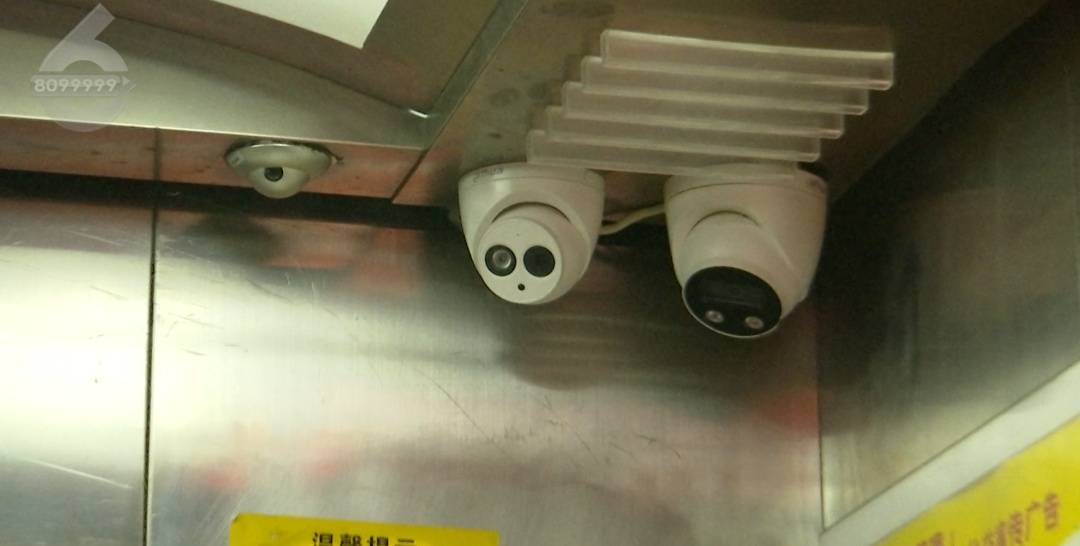 拒绝电动车乘电梯上楼<strong></p>
<p>币蓝</strong>！昆明一小区阻车神器“上岗”