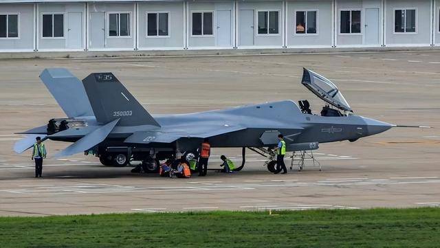 苏-57已在机场转场<strong></p>
<p>币蓝</strong>，将与歼-35“同台竞技”，中俄卖家秀准备就绪