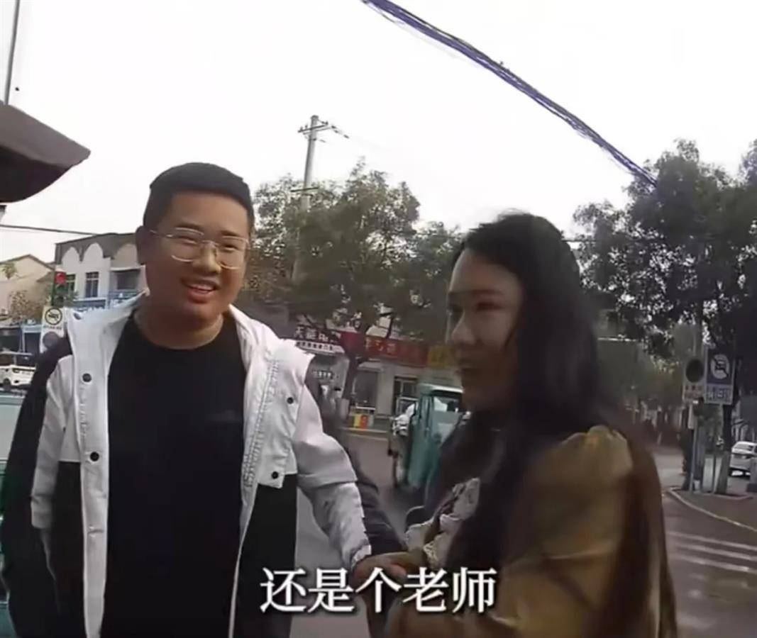 卖菜老人剐蹭汽车掏出兜里所有现金赔偿<strong></p>
<p>币红</strong>，车主坚持拒收，厚道之人总能获得好感和尊重