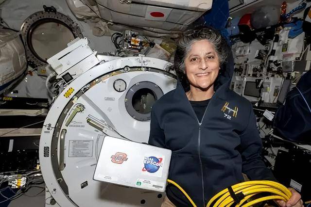 被困太空女宇航员消瘦引发担忧<strong></p>
<p>币红</strong>，NASA坚称她健康