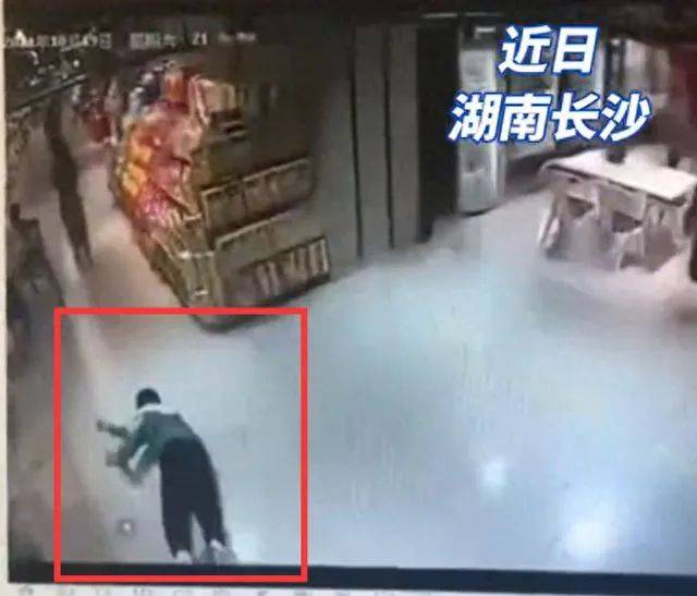 男孩在盒马摔倒无人扶？母亲愤怒砸店<strong></p>
<p>Coinsquare</strong>！最新回应