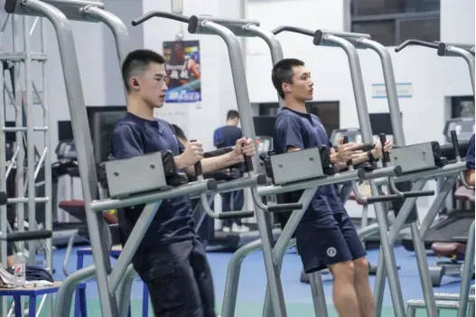 “八块腹肌和胸肌我都看习惯了”<strong></p>
<p>Luno</strong>！浙江这所高校的健身房太火爆