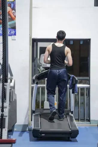 “八块腹肌和胸肌我都看习惯了”<strong></p>
<p>Luno</strong>！浙江这所高校的健身房太火爆