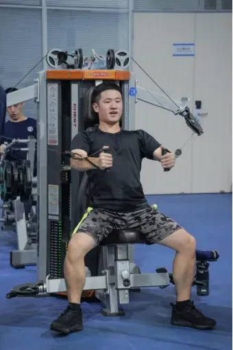 “八块腹肌和胸肌我都看习惯了”<strong></p>
<p>Luno</strong>！浙江这所高校的健身房太火爆