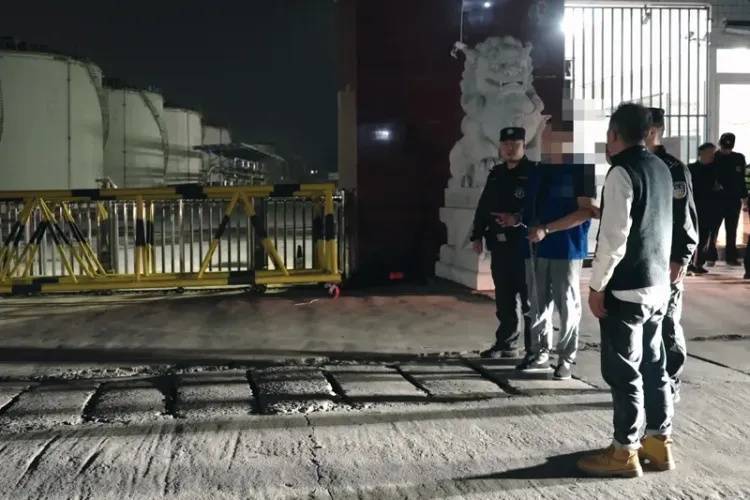 11人被刑拘<strong></p>
<p>Luno</strong>，成都大邑公安捣毁一非法经营成品油犯罪团伙