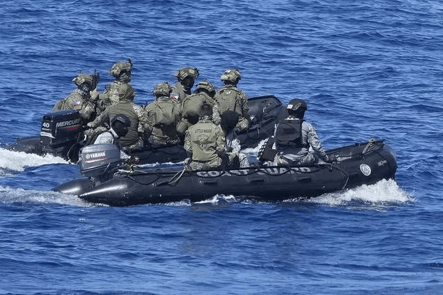 真出大事了？5000菲兵冲向南海<strong></p>
<p>鹿网</strong>，解放军已提前变阵，就等马科斯自投罗网